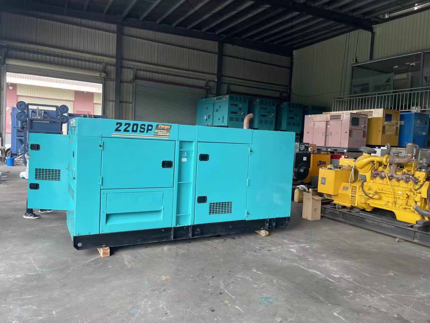 良庆柴油发电机组长期不间断运行时，如何监控其温度和压力？