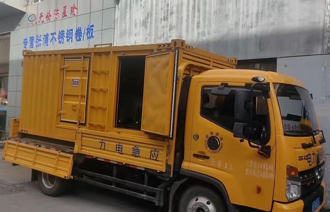 良庆柴油发电机组负载测试时应如何监控机组的运行状态？